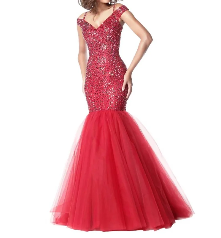 prom dresses for plus-size figuresOff-Shoulder Mermaid Prom Dress In Ruby