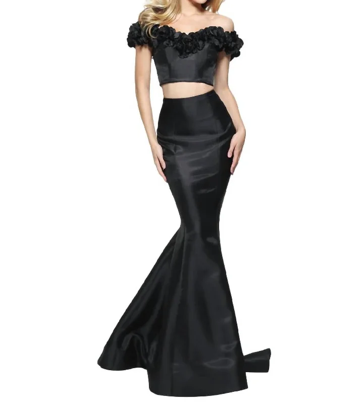 prom dresses for short girlsOff-The-Shoulder Prom Dress In Black