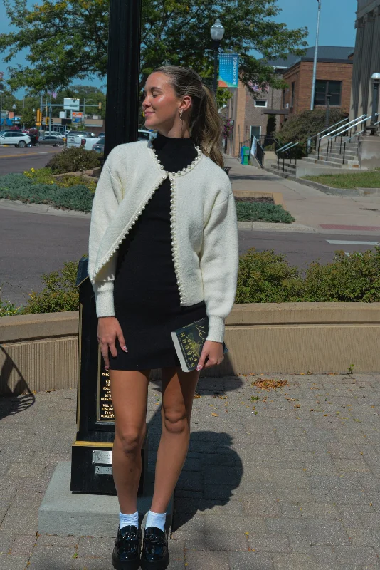 Oversized Cardigan SweatersSTRING OF PEARLS SWEATER